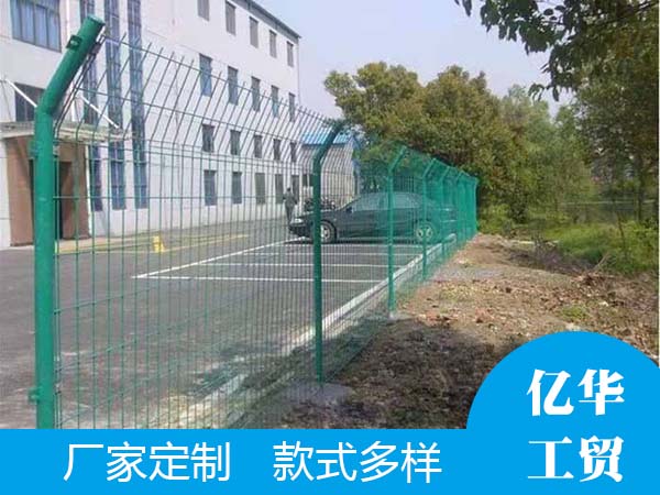 曲靖護(hù)欄網(wǎng)廠生產(chǎn)的護(hù)欄